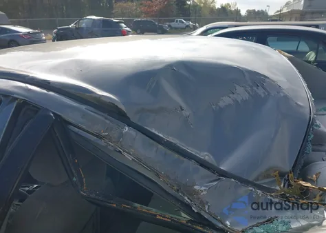 2005 Toyota Camry Le z USA, uszkodzony, nr VIN 4T1BE32K65U626030